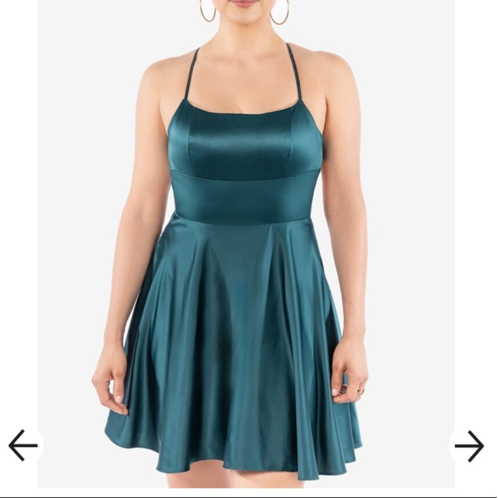 B. Darlin Jade Green Square Neck Fit-And-Flare Lace Up Back Dress Juniors Sz 3